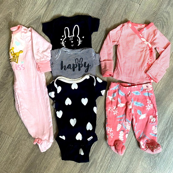 Babygirl Newborn Bundle⭐️ 6 PIECES! Onesies, footie pajamas & 2 piece matching⭐️ - Picture 1 of 14